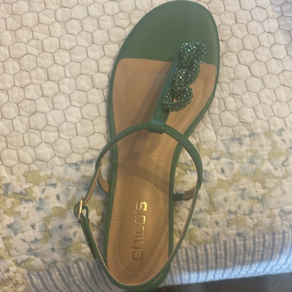 CHICO’S. Thong sandals with embellishments - Picture 6 of 7